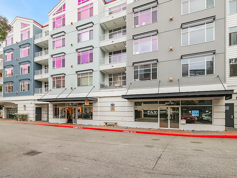 Courtyard Off Main — Photo 4