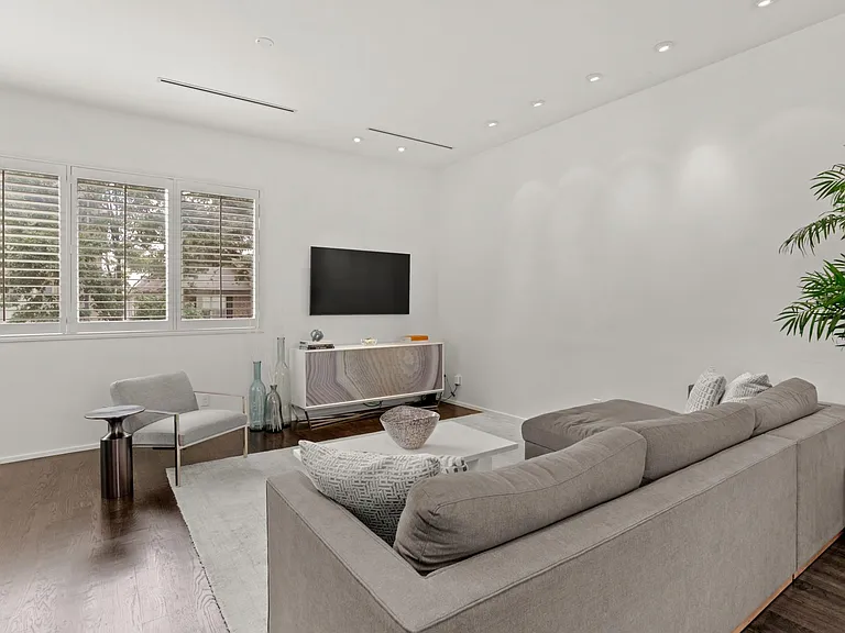 4302 Rose St — Photo 7