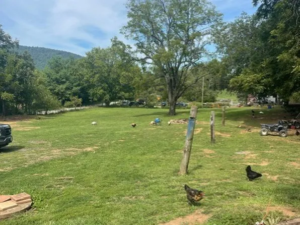 10026 Crest Hill Rd APT 3, Marshall, VA 20115