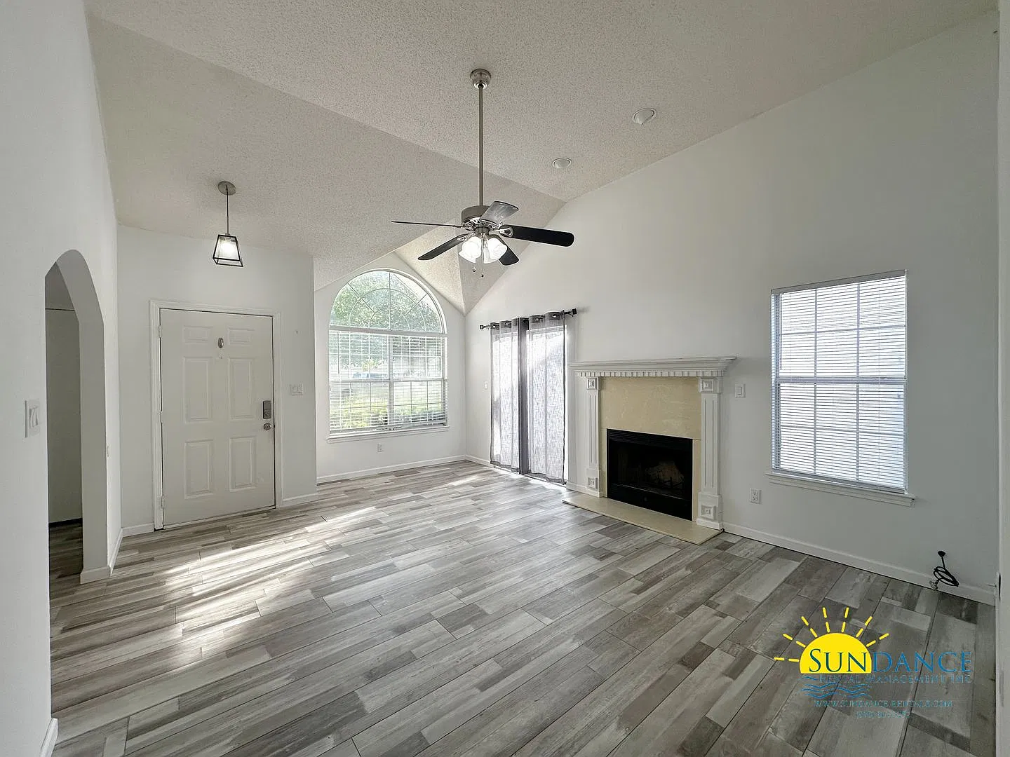 Stunning 3 Bedrooms Home in Fort Walton Beach! — Photo 2
