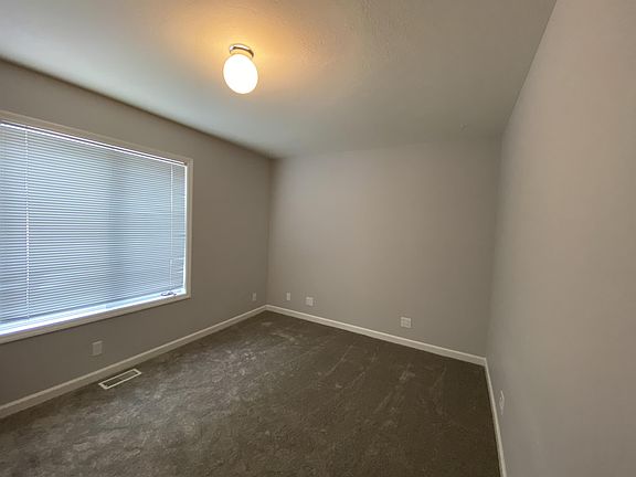 5th image of 210 S Yellowstone Ave #A