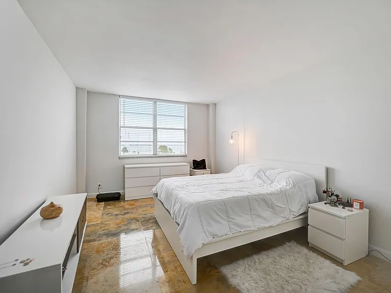 1455 N Treasure Dr — Photo 13