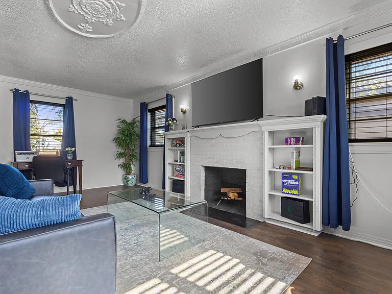 2321 Lawrence St — Photo 8
