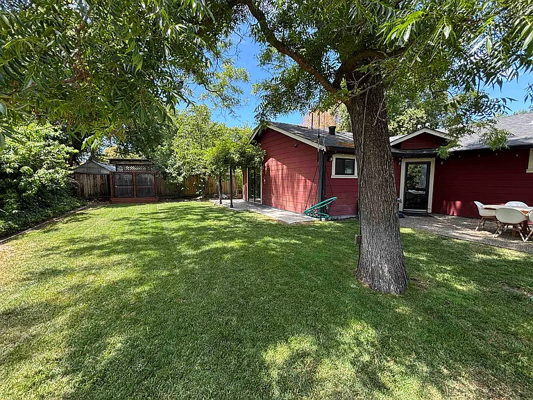 193 Alderwood Rd — Photo 16