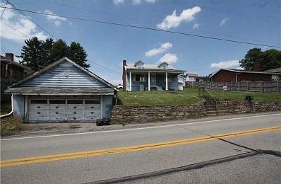 2nd image of 637 Hecla Rd