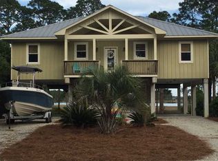 441 River Rd, Carrabelle, FL 32322