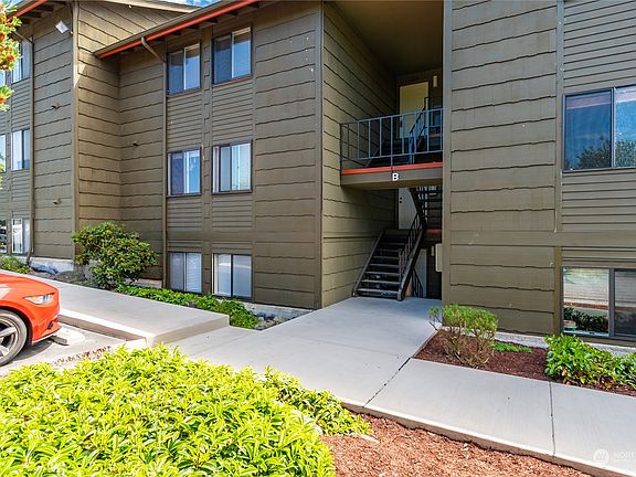 5th image of 270 SE Barrington Drive #B204