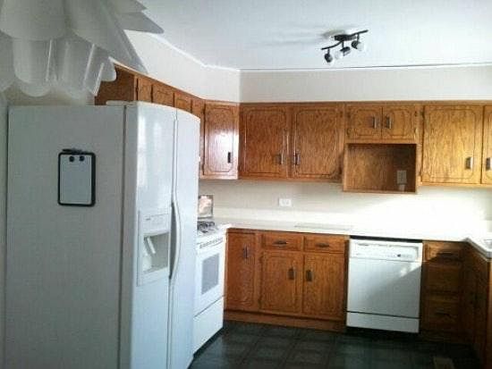 SPACIOUS OPEN KITCHEN