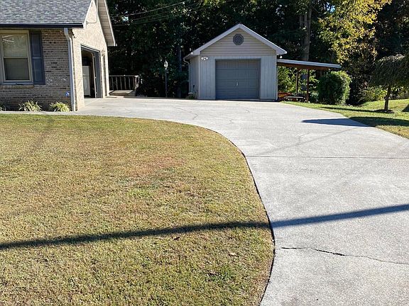 4th image of 811 Berkay Ln