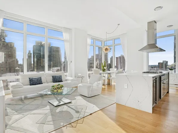 247 W 46th St APT 2103, New York, NY 10036