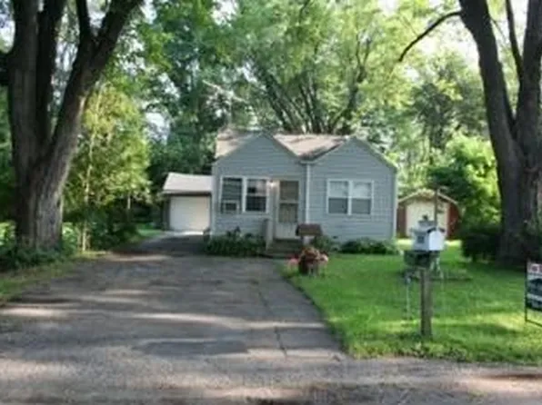 7108 N Oak St, Wonder Lake, IL 60097