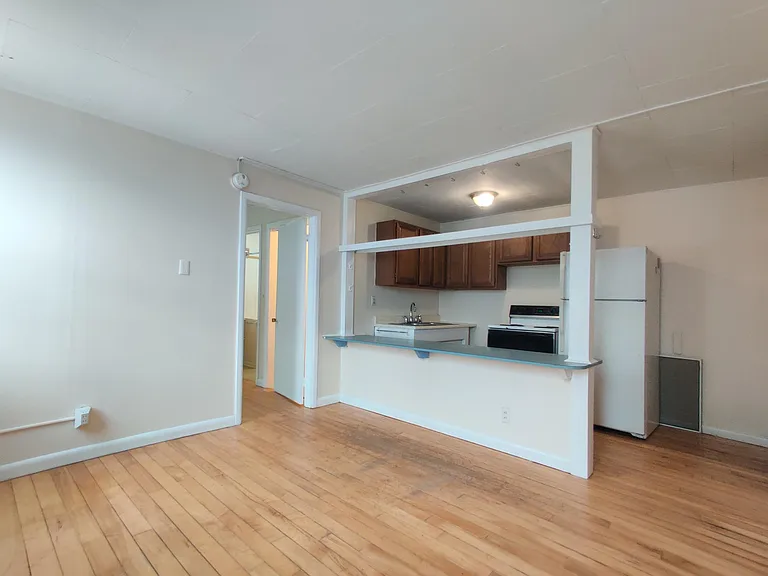 112 Pine St #2P — Photo 1