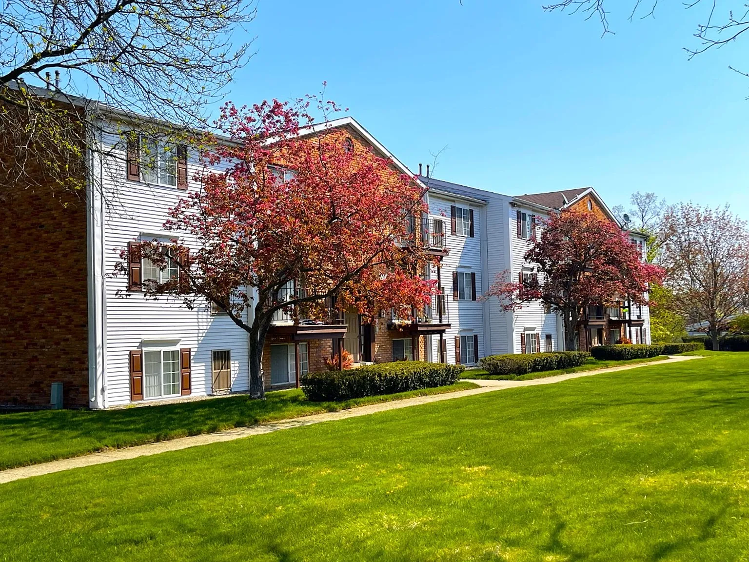 Walnut Creek Apartments — Photo 2