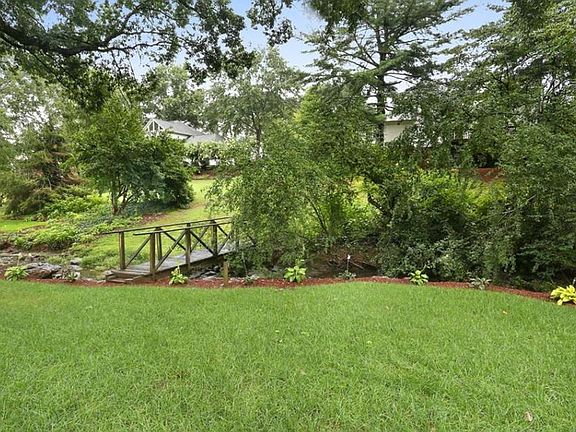 3rd image of 111 Saddle Creek Dr