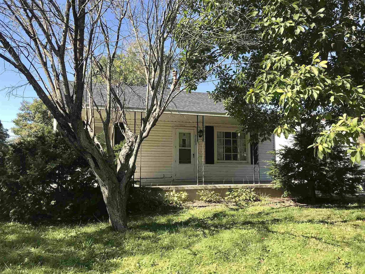 2205 N Milton St photo 1