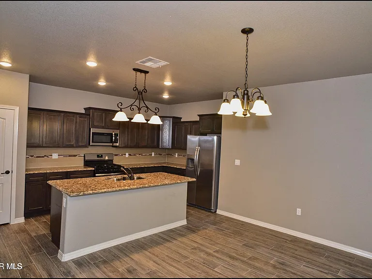 2120 Thomas Lackland St — Photo 10
