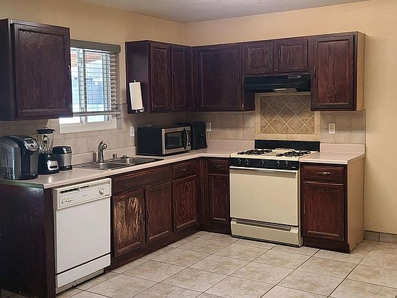 3rd image of 515 Mainsail Dr NW