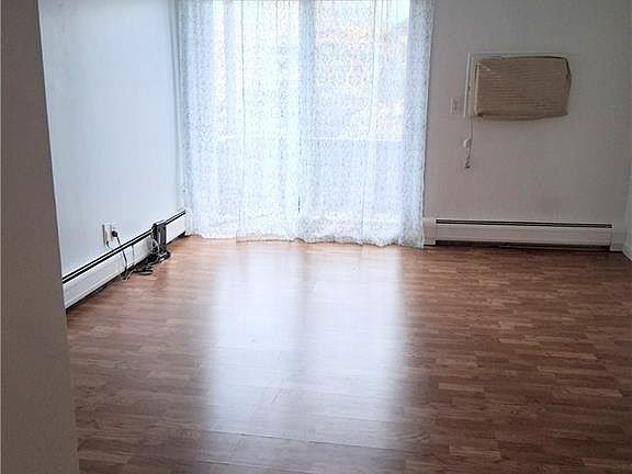 5th image of 381 Old River Rd APT 3