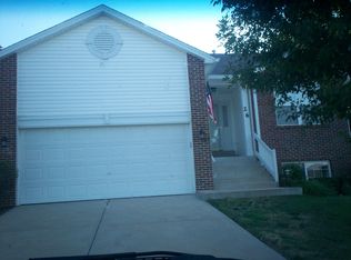 26 Hill Ridge Ct, Saint Charles, MO 63303