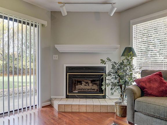 4th image of 204 Manor Dr