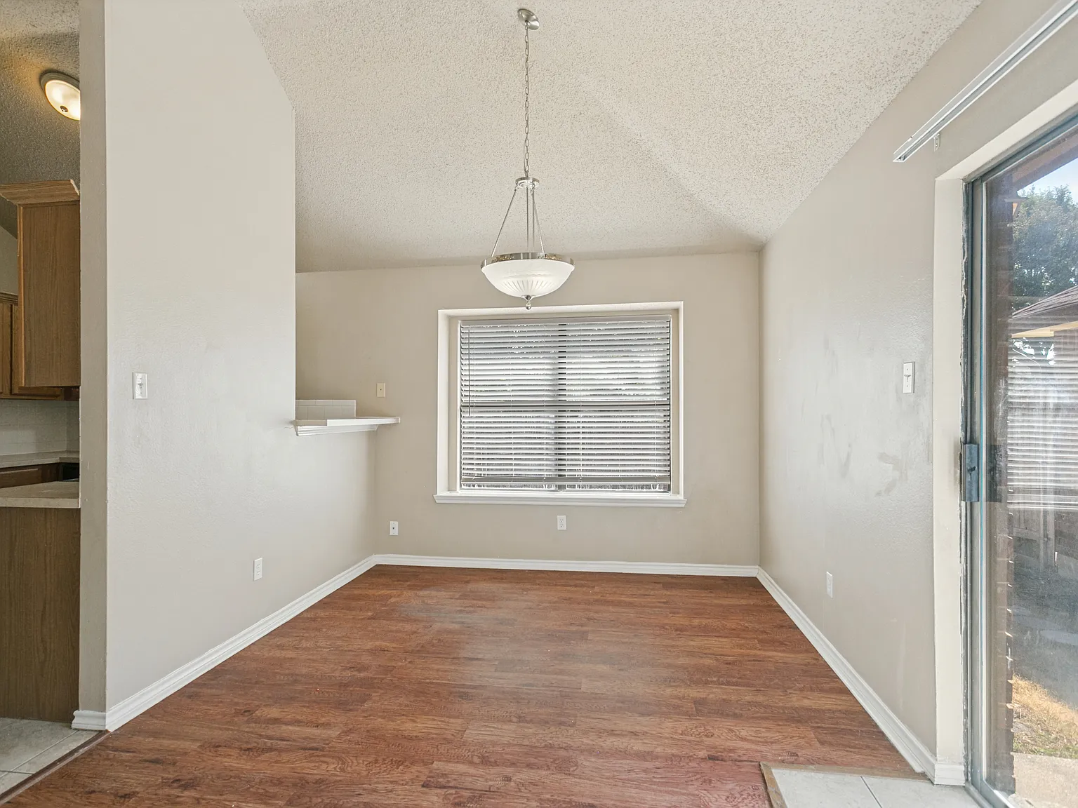 3 bed, 1410 sqft, $2,125 — Photo 3