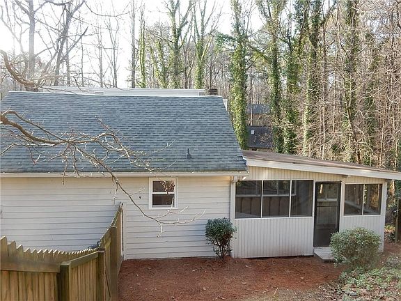 4th image of 302 Covey Ct