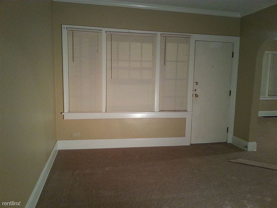 1184 liv rm entrance
