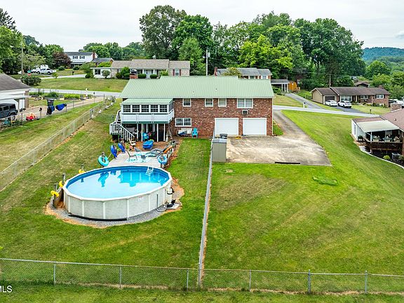 4th image of 217 Upland Dr