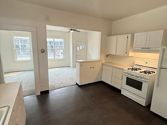 3rd image of 2905 SE Belmont St #2905