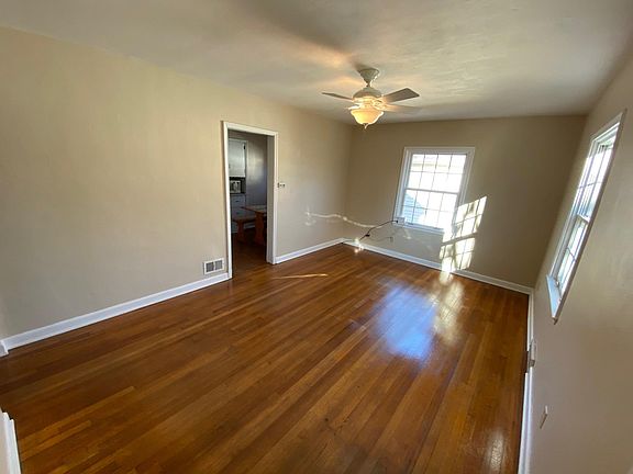 3rd image of 1515 Burnett Ave