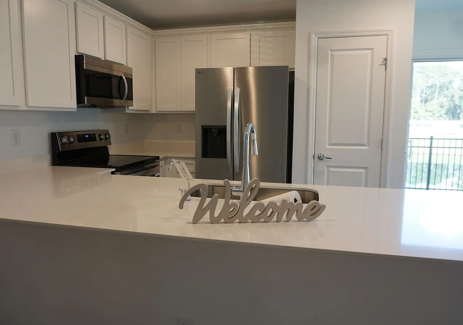 Brand New 3 Bedroom 2.5 Bathroom Townhome. No Additional fees — Photo 3