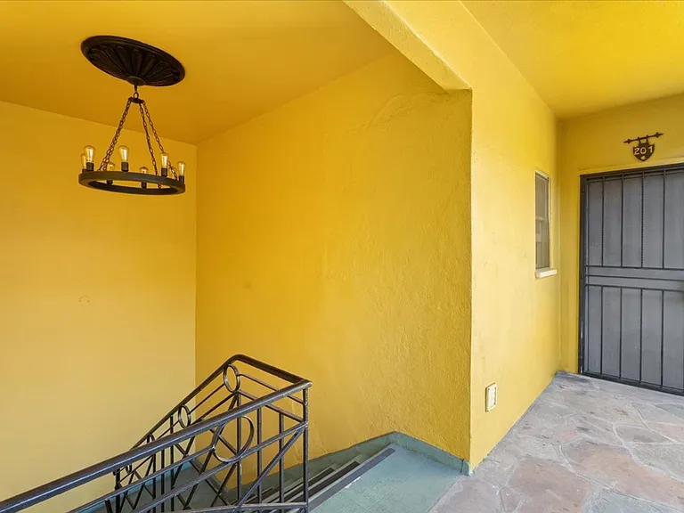1029 S Westmoreland Ave #201 — Photo 14