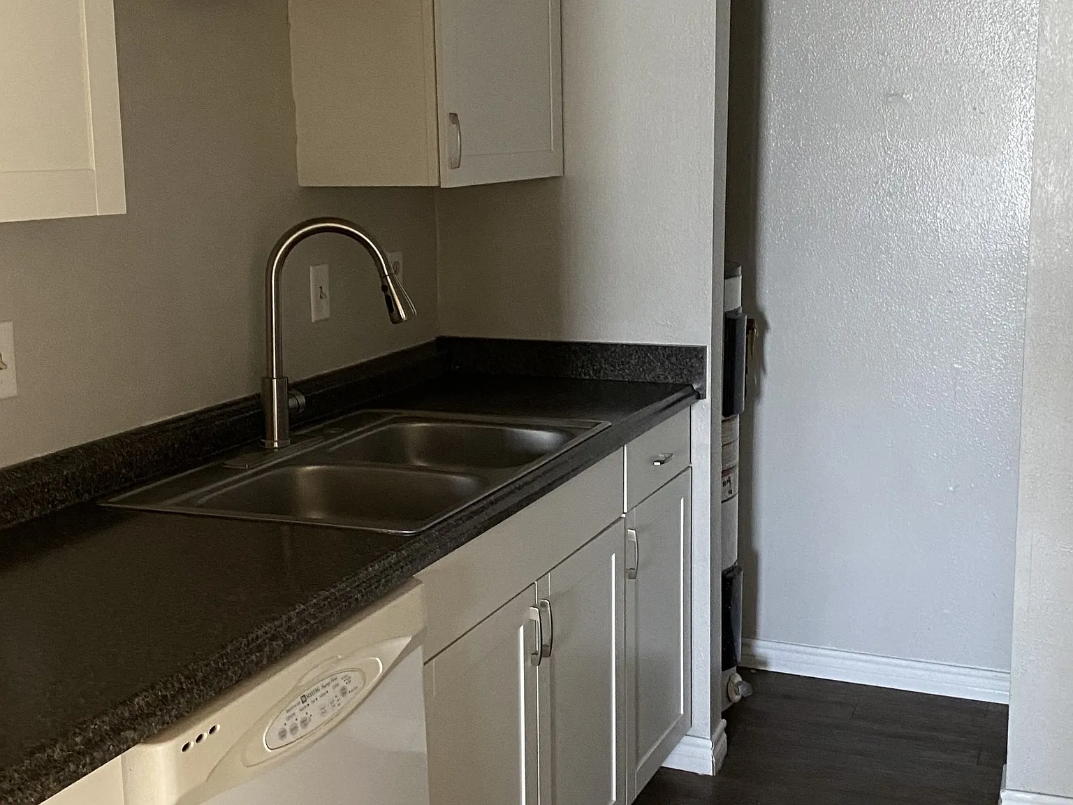 935 Linde Avenue - H — Photo 3