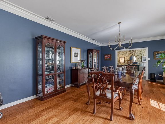 3rd image of 3809 Forsythe Ave
