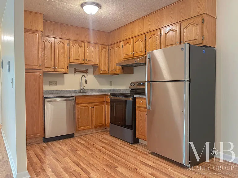 96 Sutherland Rd #12 — Photo 2