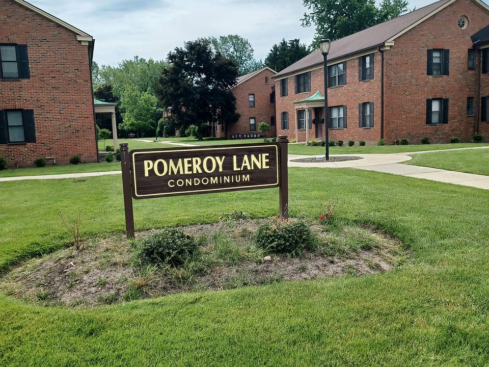 Condo complex, 4 units to each building