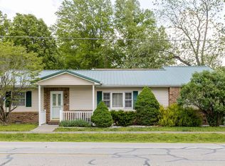 100 Rea St, Benton, IL 62812