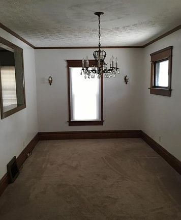 5th image of 82 E Rosewood Ave