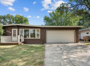 2524 6th St NW, Minot, ND 58703