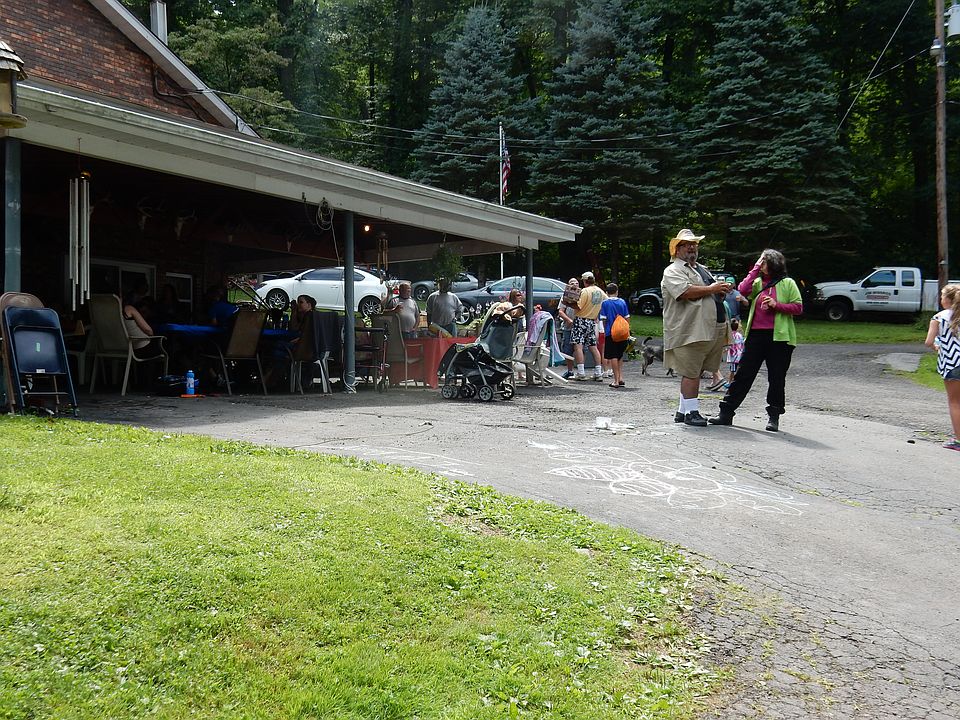 2nd image of 87 Cemetery Rd