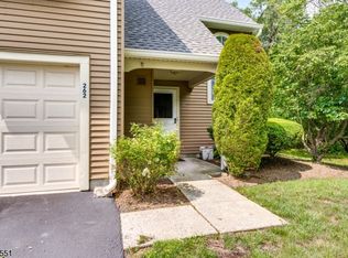262 Resnik Ct, Somerset, NJ 08873