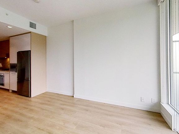 4th image of 567 Clarke Rd #9XX