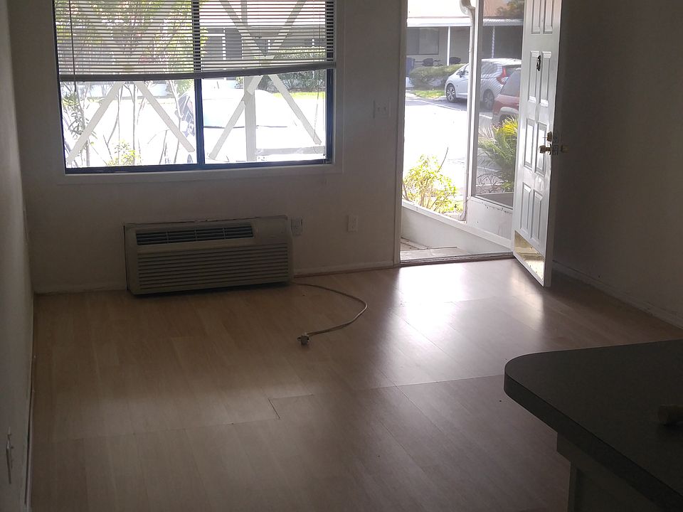 1st image of 502 7th Pl
