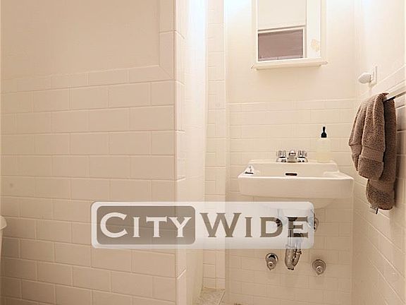 5th image of 222 E 89th St APT 15