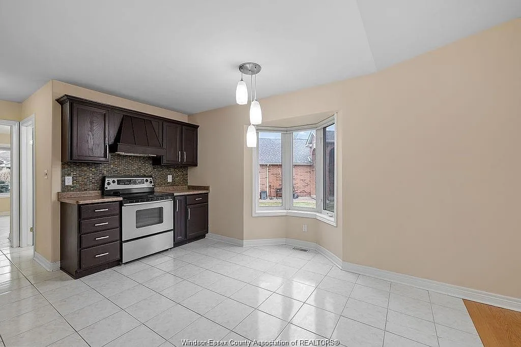 4 bed, $2,950 — Photo 3