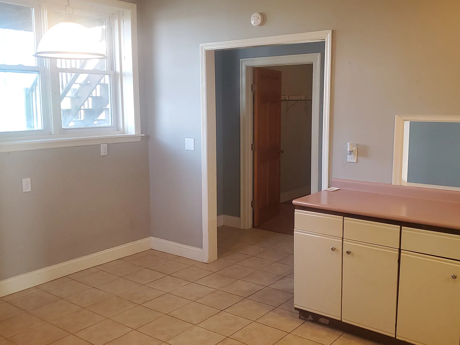 2 bed, 1100 sqft, $1,400 — Photo 2