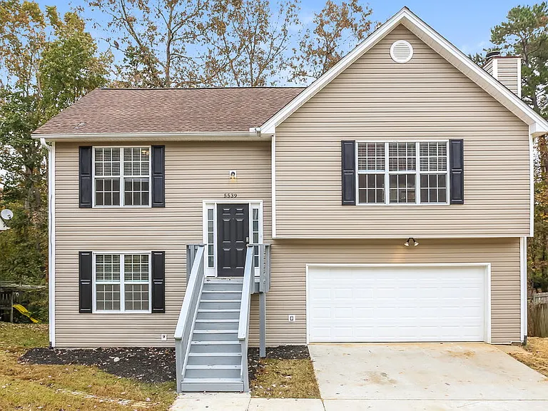 5539 Princeton Oaks Ln — Photo 1