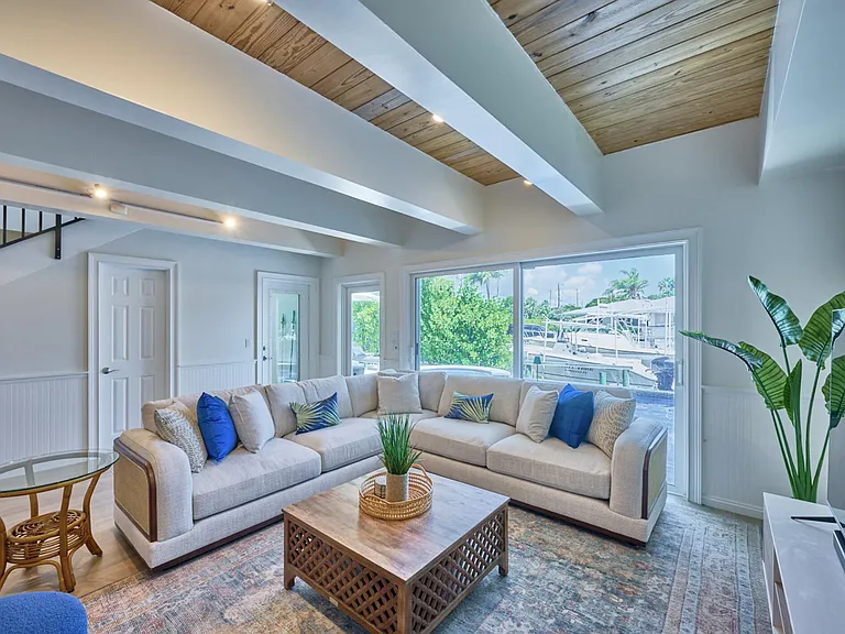 100 Neptune Dr — Photo 30