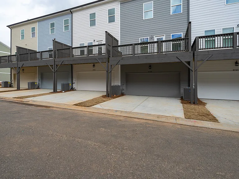 3761 Oxford Cir — Photo 23