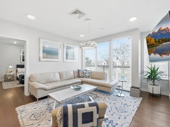 68 Los Angeles St #Penthouse 5, Newton, MA 02458